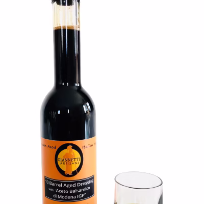 Picture of a bottle of Giannetti Artisans balsamic vinegar featured in the blog post: 7 Benefits of Balsamic vinegar for your health.